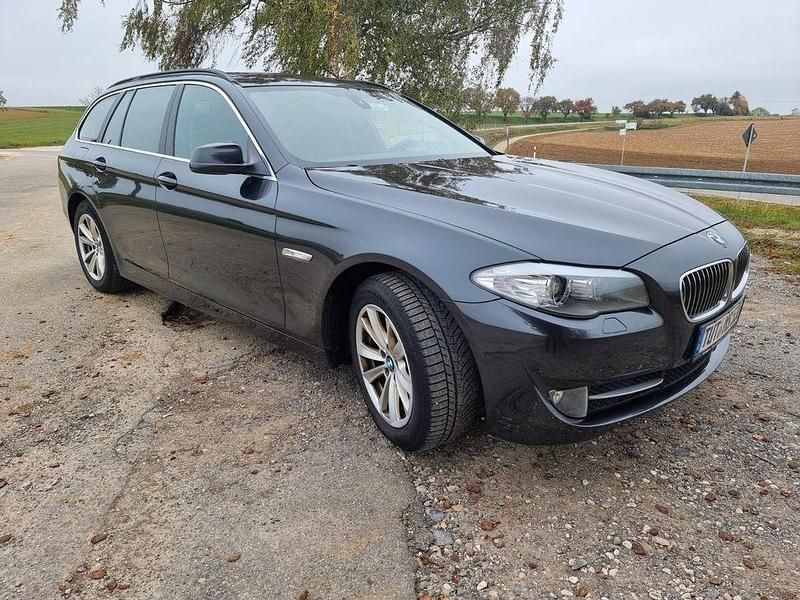 Grau Gebraucht 2011 BMW 520 Kombi | 6.900 € (Fairer Preis) - Bild 1/4