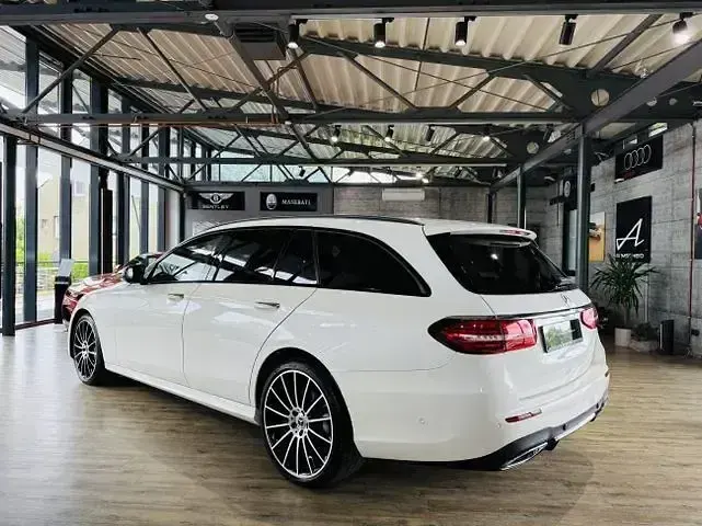 Gebraucht Mercedes E400 AMG line 330 PS (242 kW) 2020 Diamantweiss  metalliclack Kombi