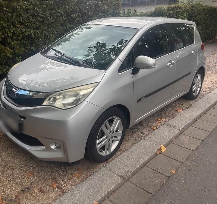 Gebraucht Subaru Trezia 73 PS (53 kW) 2011 Silber Kleinwagen