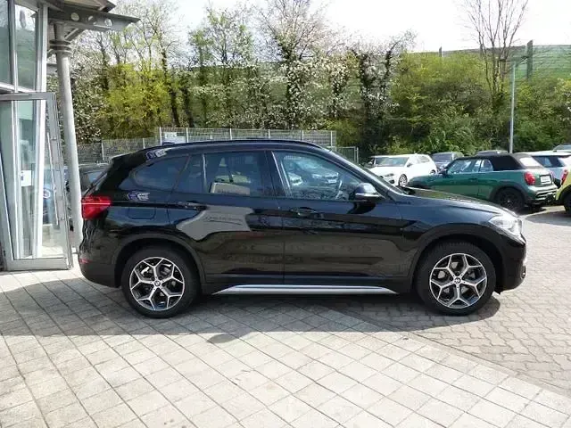 Używany BMW X1 xLine 140 KM (102 kW) 2017 Czarny SUV