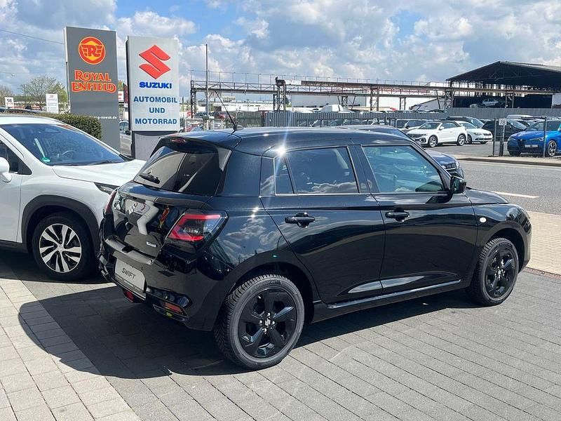Neu Suzuki Swift 83 PS (61 kW) 2026 Schwarz Kleinwagen