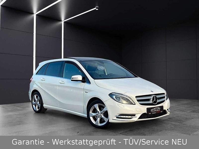 Gebraucht Mercedes B180 122 PS (89 kW) 2012 Weiß Van / Kleinbus