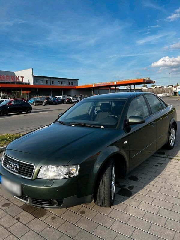 Grün Gebraucht 2002 Audi A4 Limousine | 2.000 € (Fairer Preis) - Bild 1/4