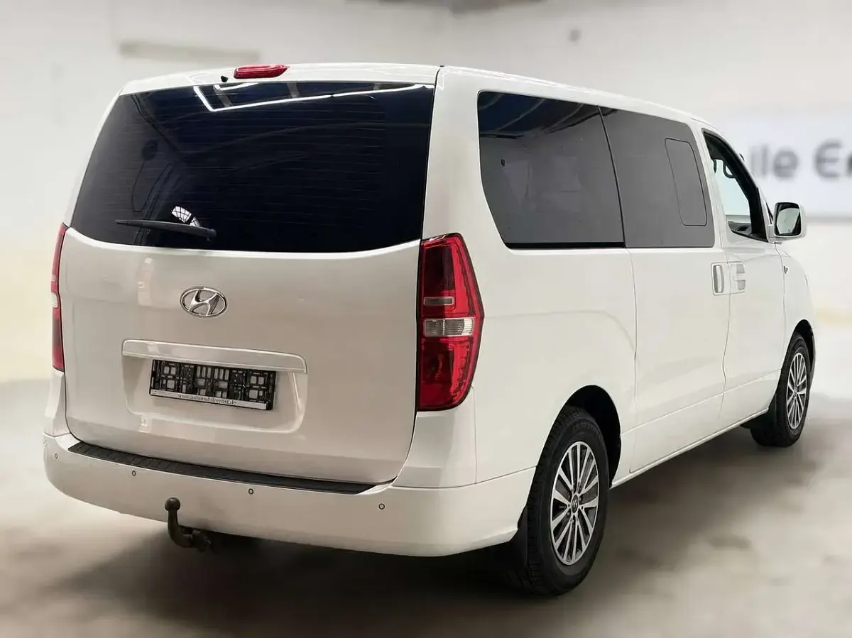 Gebraucht Hyundai H-1 170 PS (125 kW) 2011 Weiß Van / Kleinbus
