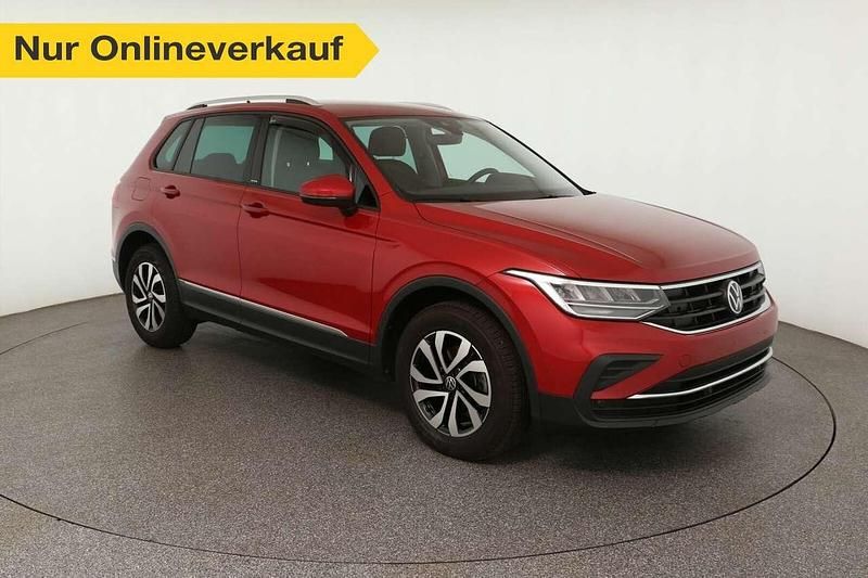 Rot Gebraucht 2023 VW Tiguan Active SUV | 28.460 € (Guter Preis) - Bild 1/3