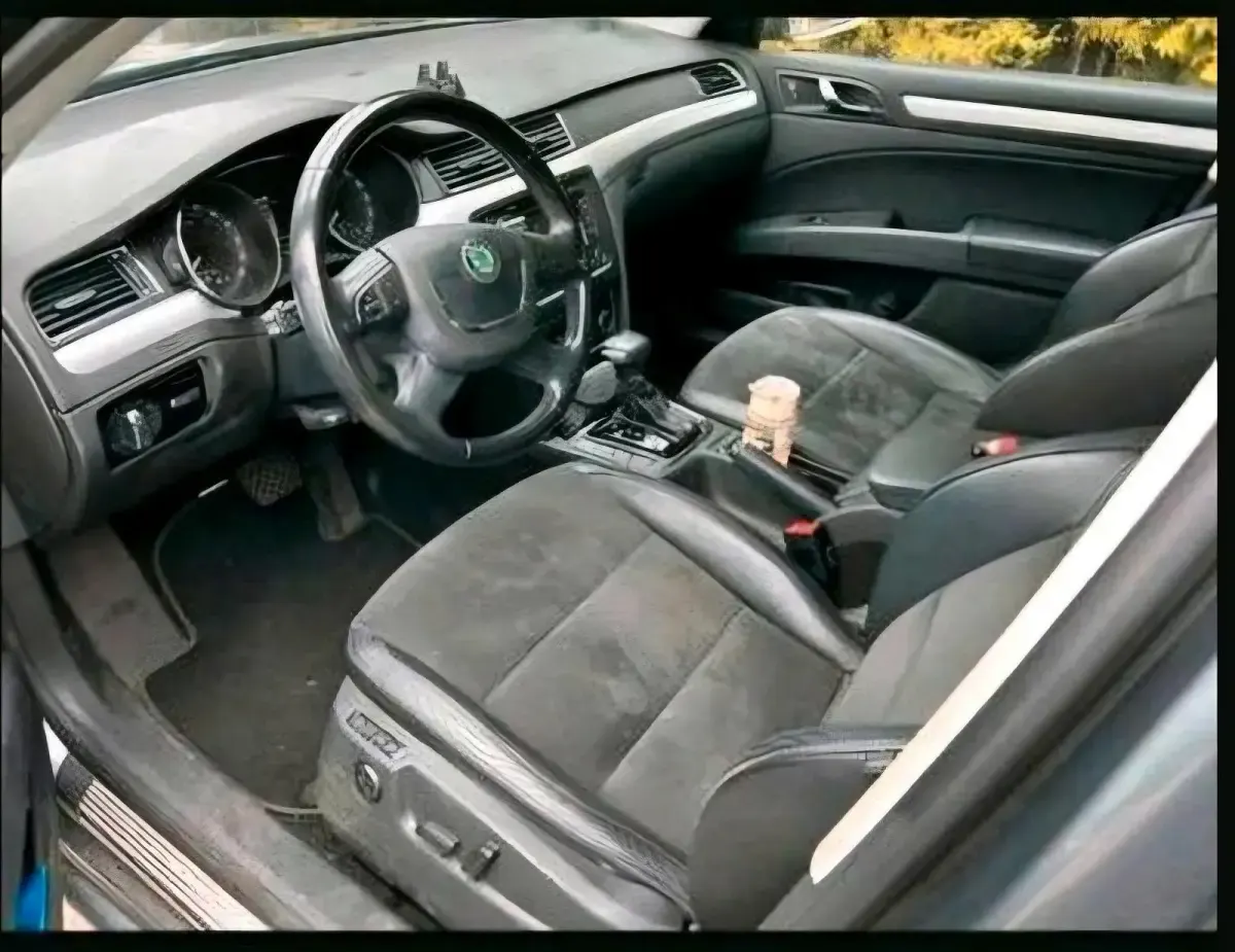 Gebraucht Skoda Superb 140 PS (102 kW) 2011 Silber Limousine