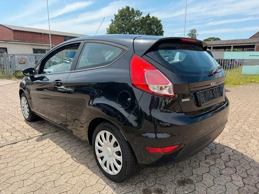 Gebraucht Ford Fiesta Trend 101 PS (74 kW) 2014 Schwarz Kleinwagen
