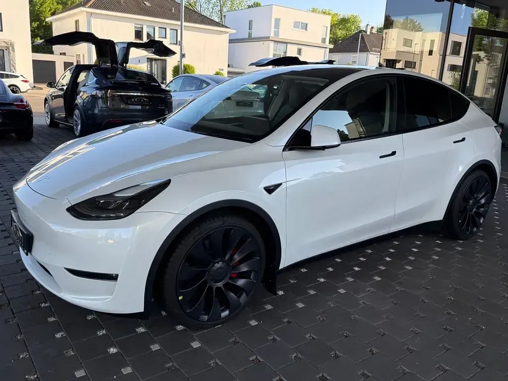 Used Tesla Model Y Performance 392 kW (534 HP) 2023 White SUV