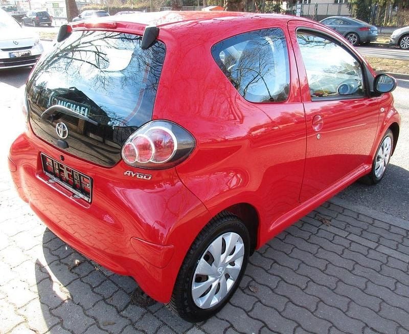 Gebraucht Toyota Aygo Cool 68 PS (50 kW) 2012 Rot Kleinwagen