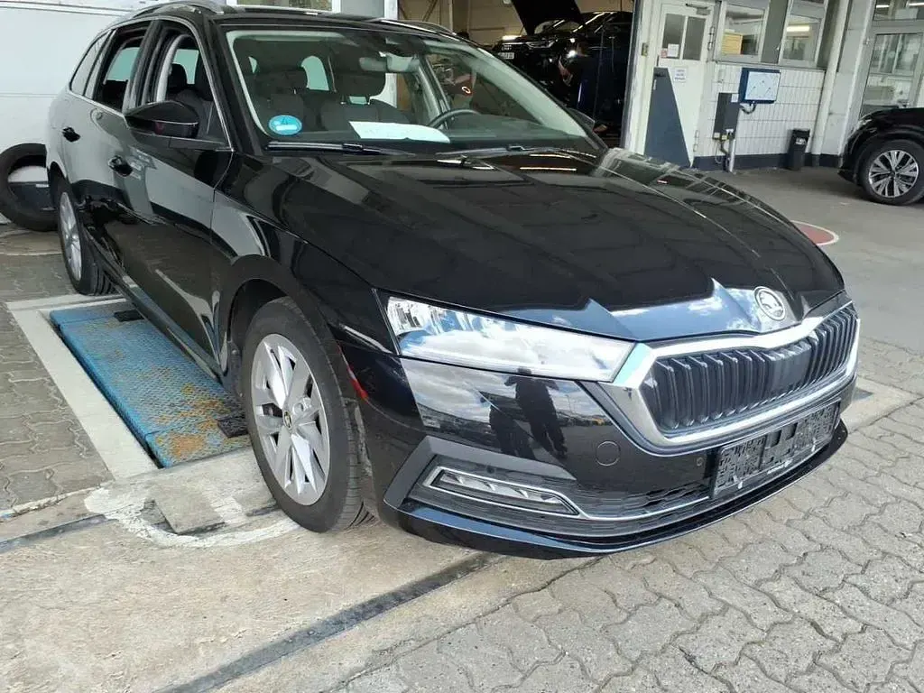 Gebraucht Skoda Octavia Style 150 PS (110 kW) 2023 Blackmagic perleffekt Kombi