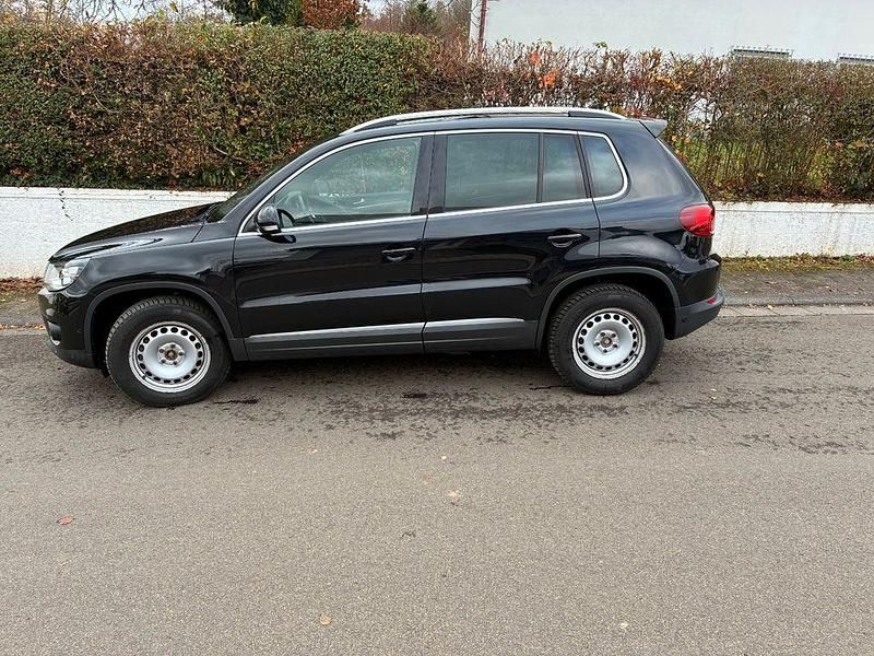Schwarz Gebraucht 2016 VW Tiguan S SUV | 13.590 € (Teuer) - Bild 1/4