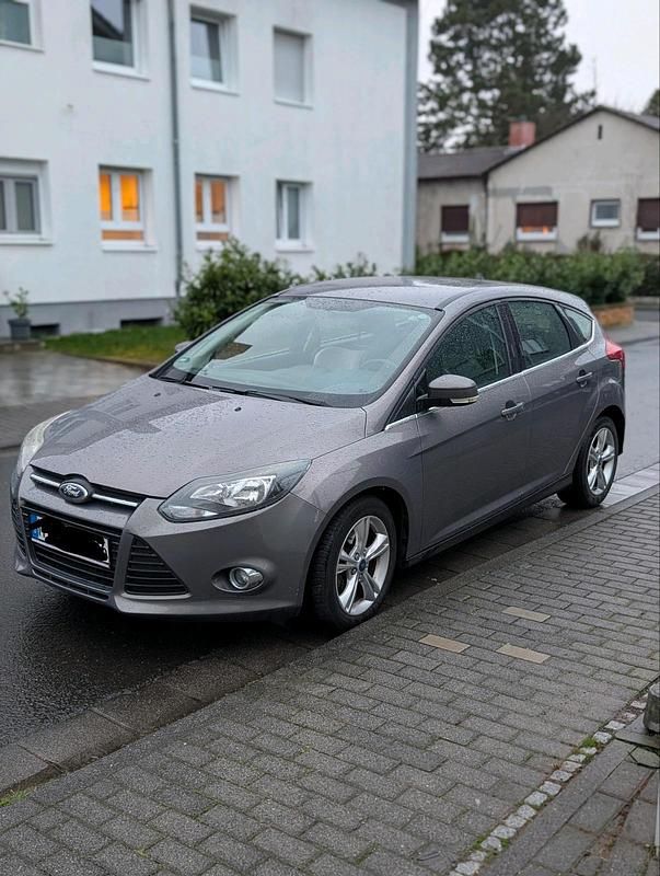 Gebraucht Ford Focus 101 PS (74 kW) 2012 Braun Kleinwagen