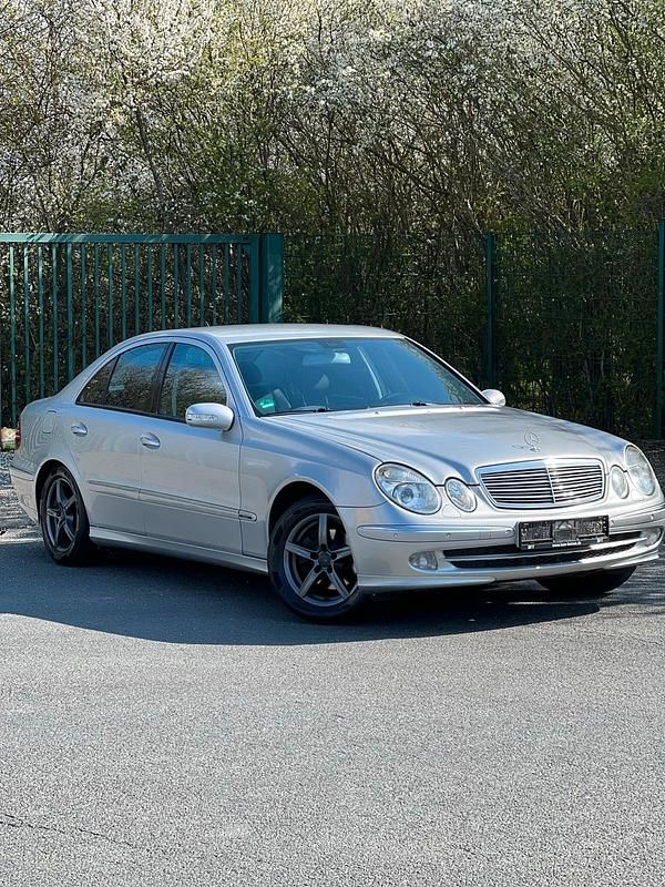 Gebraucht Mercedes E270 177 PS (130 kW) 2002 Silber Limousine