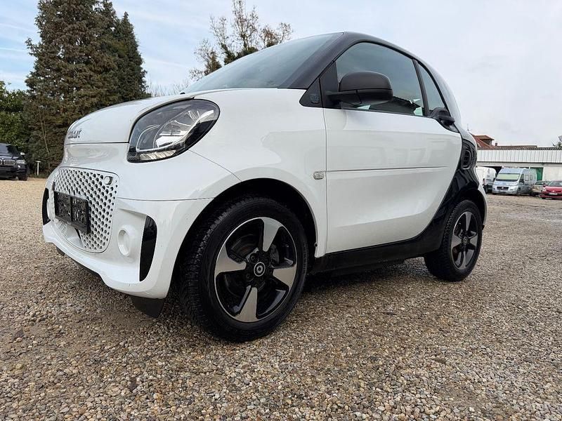 Schwarz Gebraucht 2021 Smart ForTwo Electric Drive Kleinwagen | 8.990 € (Guter Preis) - Bild 1/4