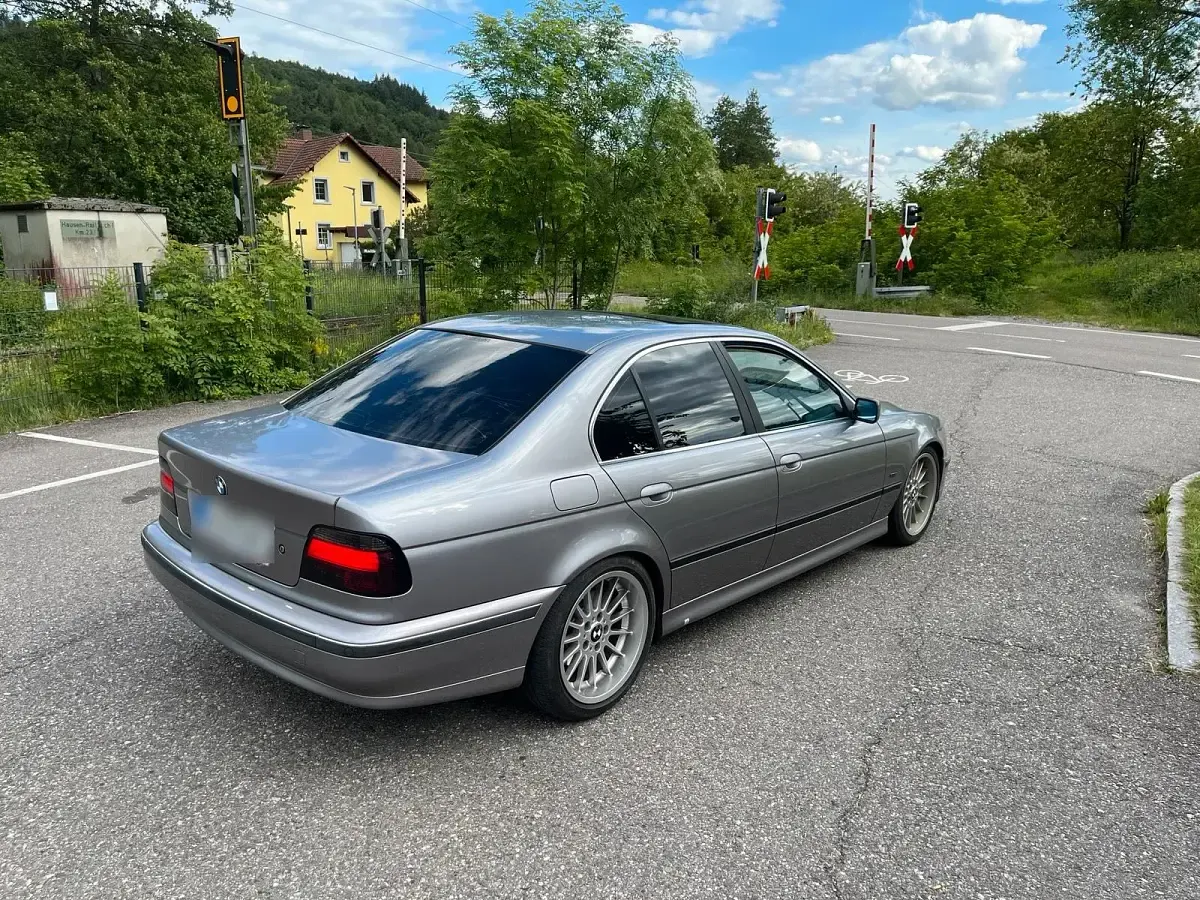 Gebraucht BMW 528 193 PS (141 kW) 1996 Silber Limousine