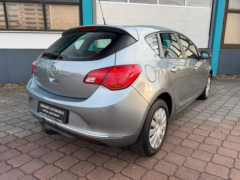 Gebraucht Opel Astra 120 PS (88 kW) 2012 Silber Limousine
