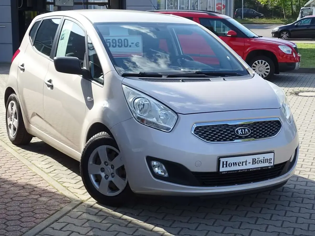Gebraucht Kia Venga 90 PS (66 kW) 2010 Champagnersilber met. Kleinwagen