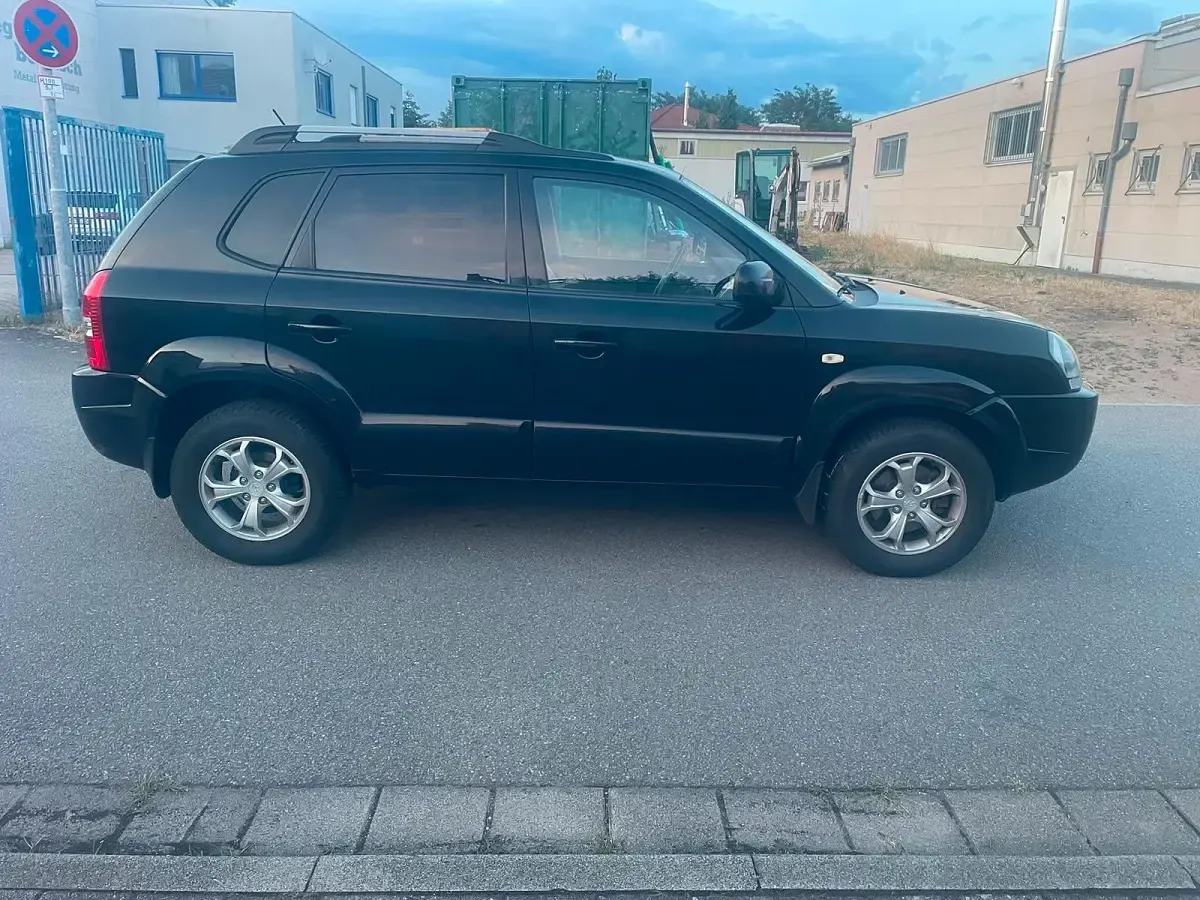 Gebraucht Hyundai Tucson 141 PS (103 kW) 2009 Schwarz SUV