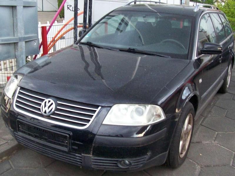 Schwarz Gebraucht 2001 VW Passat Trendline Kombi | 1.250 € (Guter Preis) - Bild 1/4