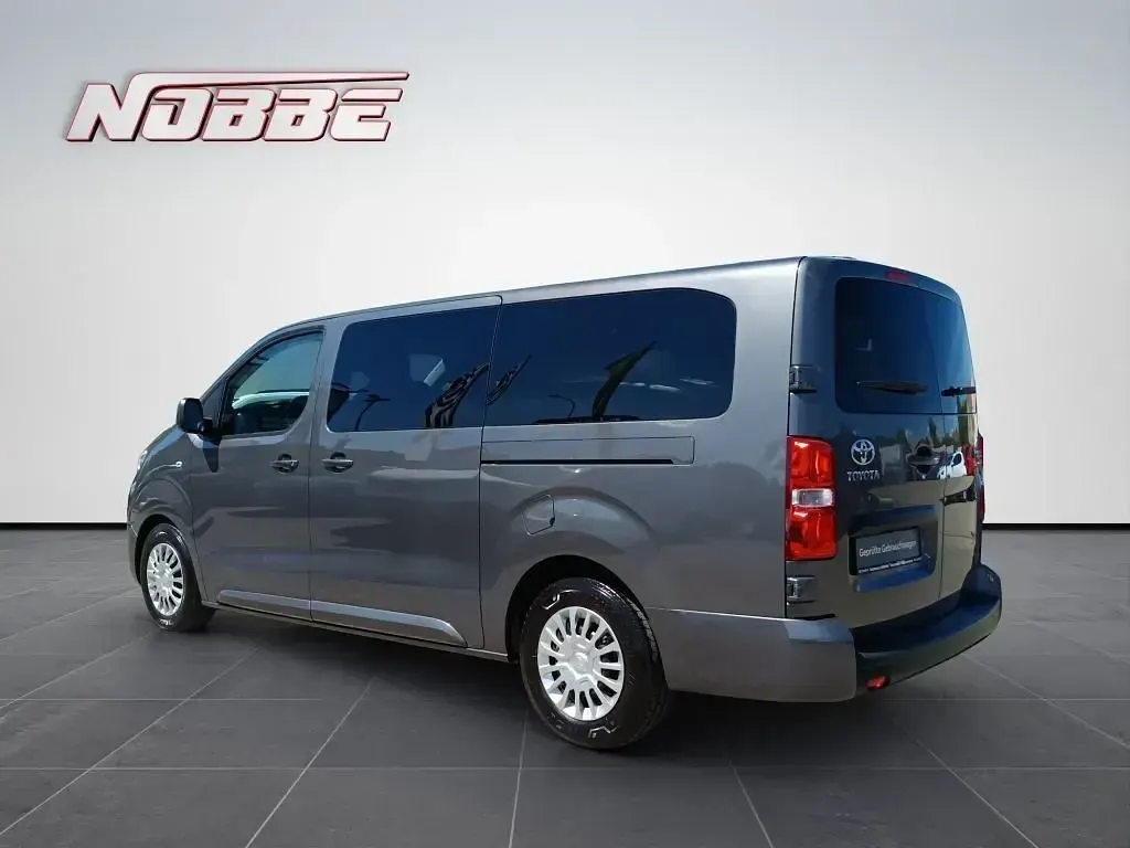 Gebraucht Toyota Proace Verso 144 PS (105 kW) 2022 Grau Kombi