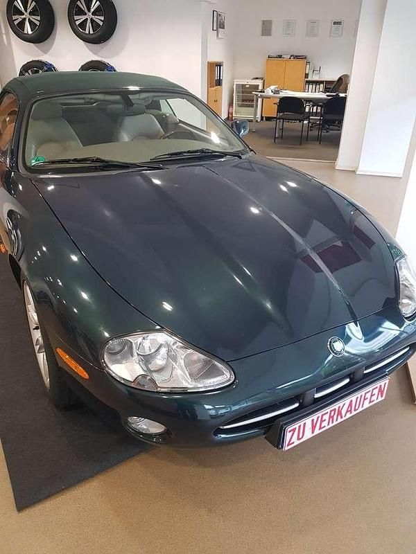 Britisch racing green Gebraucht 2001 Jaguar XK8 Cabrio | 19.000 € (Etwas zu teuer) - Bild 1/4
