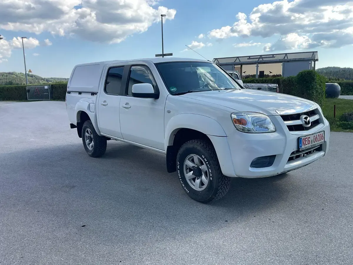 Używany Mazda BT-50 143 KM (105 kW) 2009 Biały Pickup