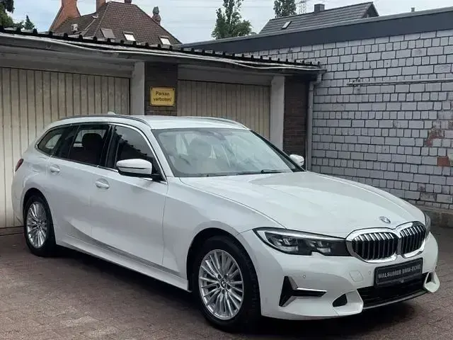 Gebraucht BMW 320 Luxury Line 190 PS (139 kW) 2022 Blau Kombi