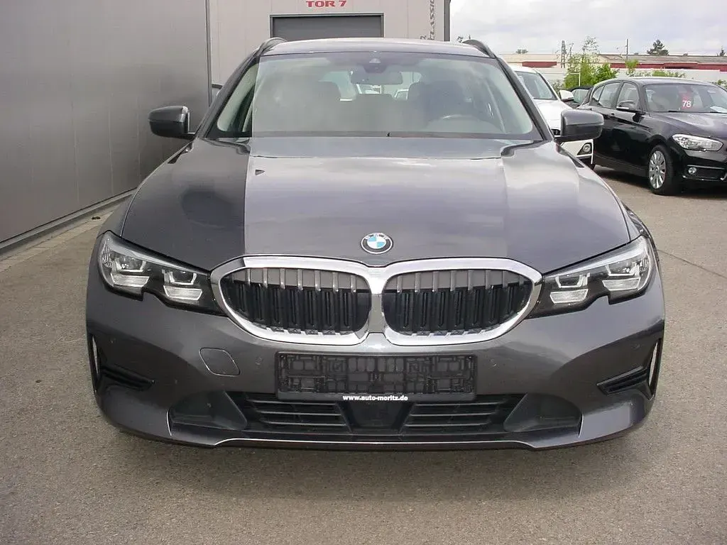 Gebraucht BMW 320 204 PS (150 kW) 2021 Mineralgrau metallic Kombi