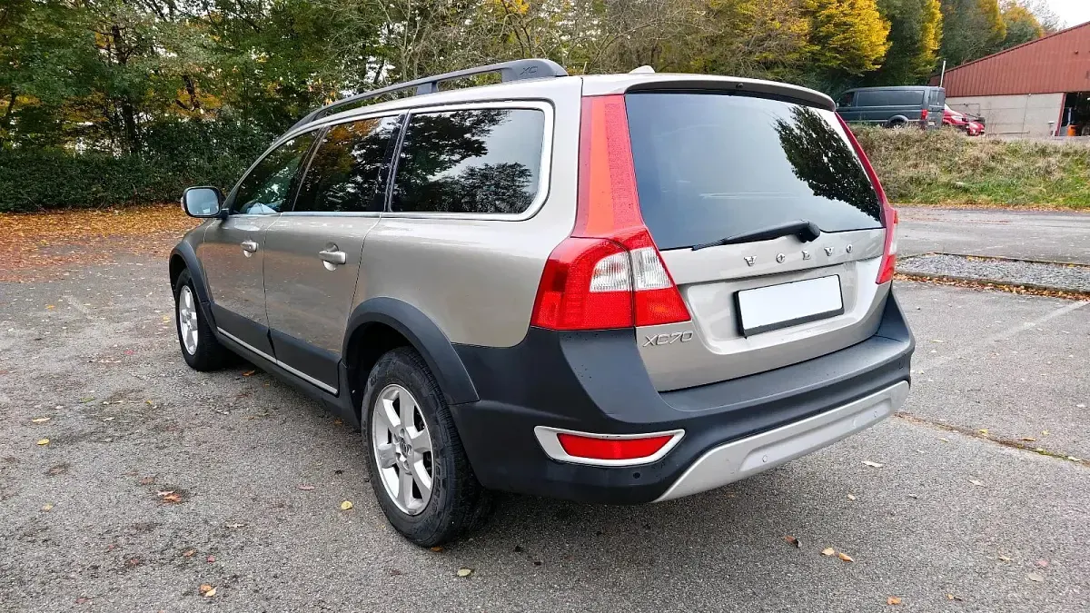 Używany Volvo XC70 163 KM (119 kW) 2011 Beżowy Kombi