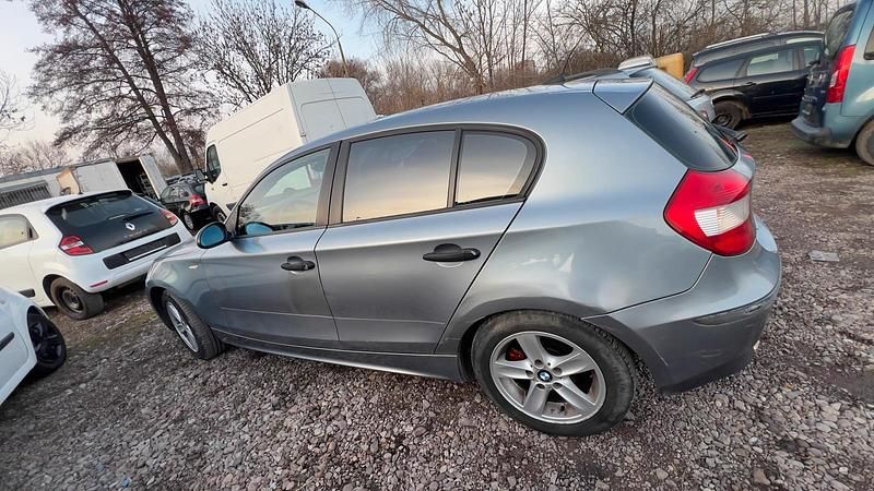 Gebraucht BMW 118 129 PS (94 kW) 2005 Silber Kleinwagen