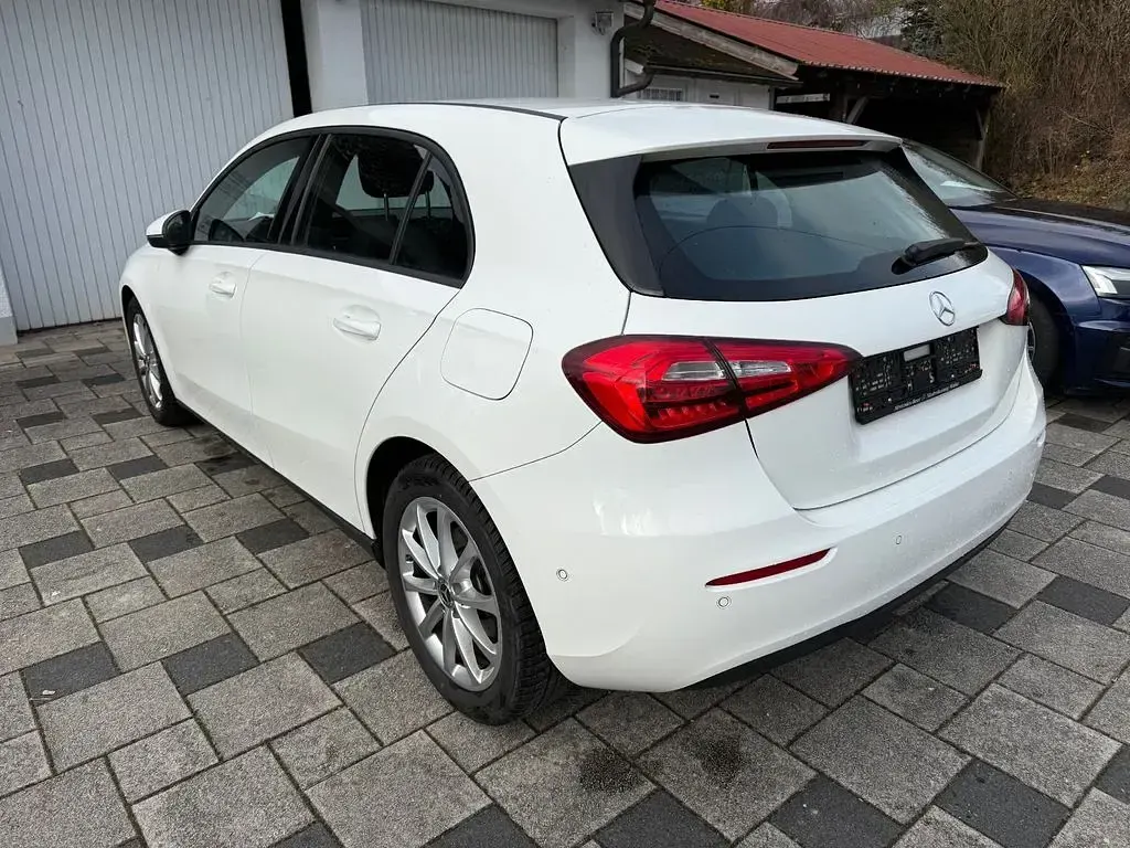 Second-hand Mercedes A200 163 CP (119 kW) 2024 Alb Berlinǎ