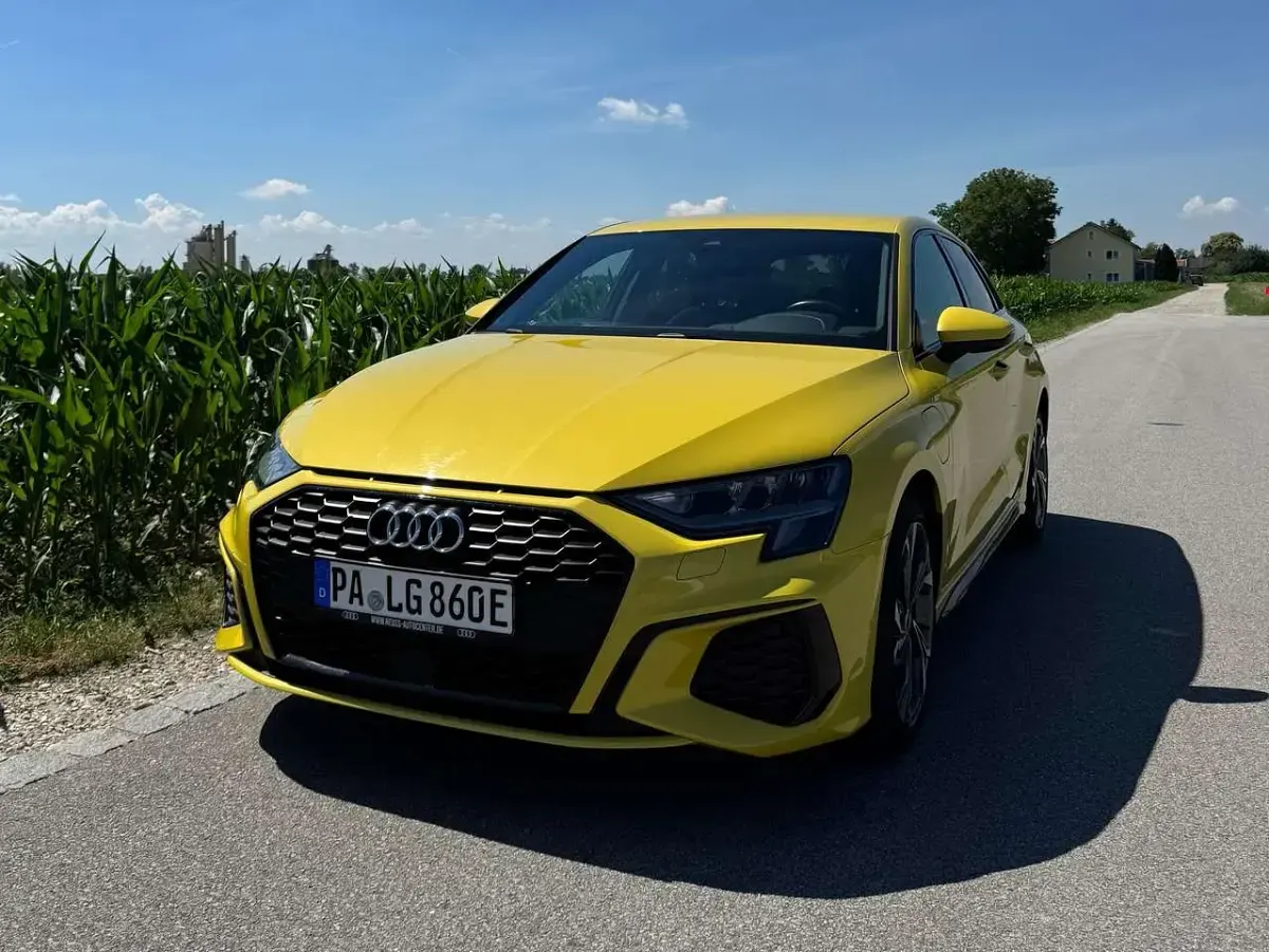 Gebraucht Audi A3 Design 204 PS (150 kW) 2021 Gelb Limousine
