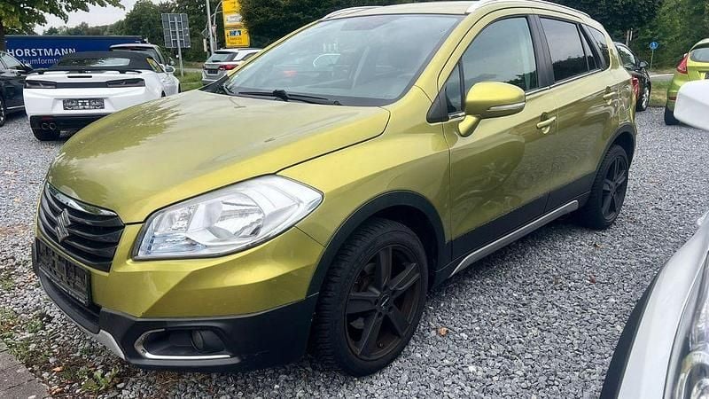 Grün Gebraucht 2016 Suzuki SX4 S-Cross Comfort SUV | 9.600 € (Fairer Preis) - Bild 1/4