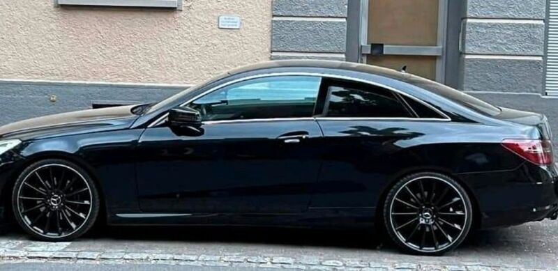Schwarz Gebraucht 2011 Mercedes E200 Coupé | 16.400 € (Teuer) - Bild 1/4