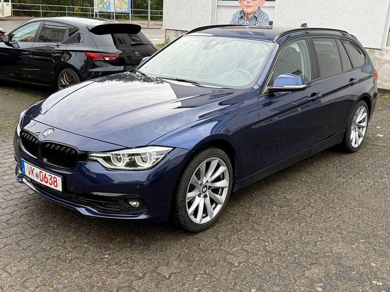 Blau Gebraucht 2018 BMW 318 Advantage Kombi | 14.900 € (Fairer Preis) - Bild 1/4