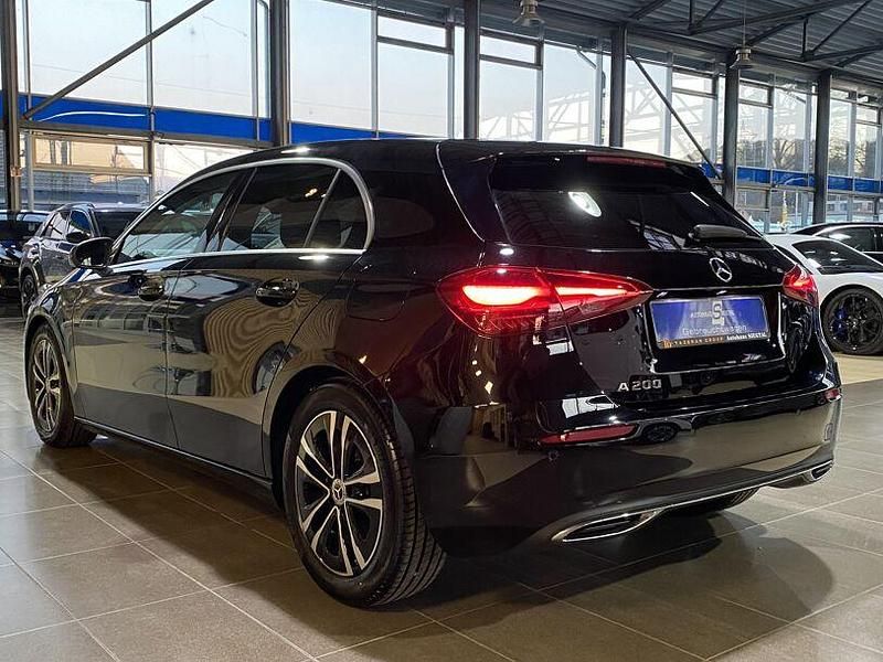Gebraucht Mercedes A200 177 PS (130 kW) 2024 Schwarz Limousine