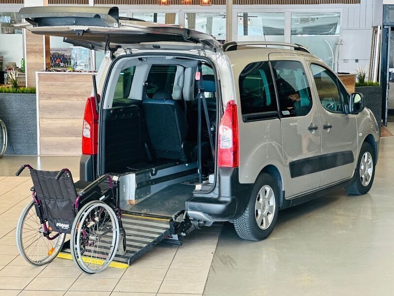 Gold Gebraucht 2011 Citroën Berlingo XTR Van / Kleinbus | 19.900 € - Bild 1/4