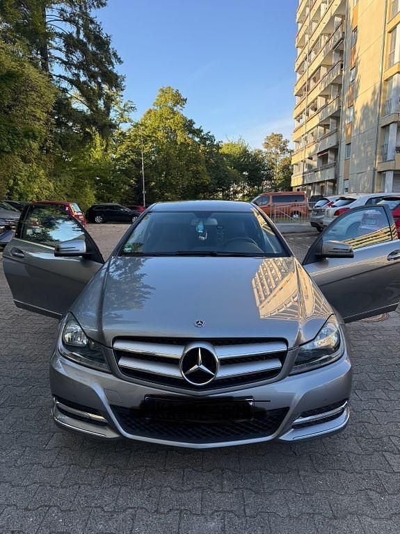 Silber Gebraucht 2011 Mercedes C180 Sport Coupé | 8.800 € (Fairer Preis) - Bild 1/4