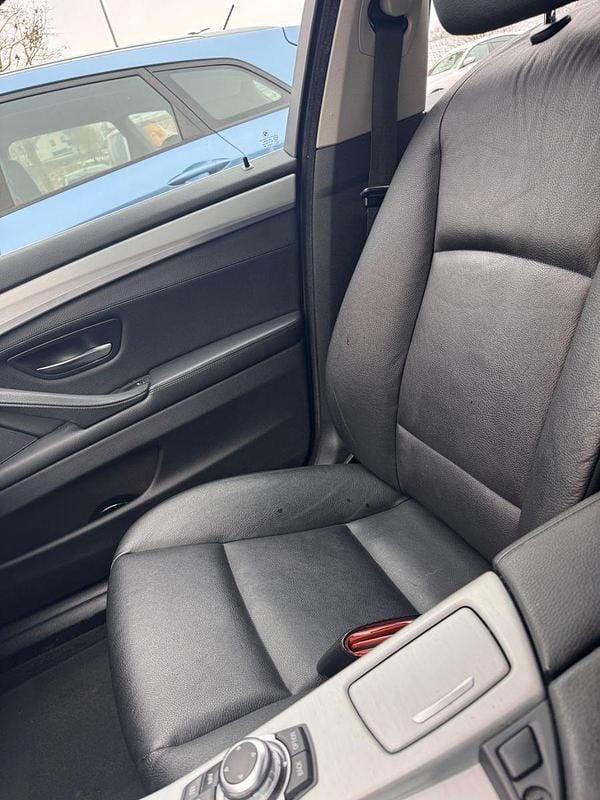 Gebraucht BMW 530 258 PS (189 kW) 2011 Grau Limousine