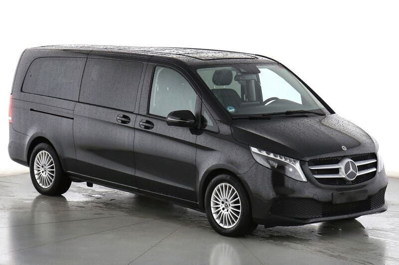 Obsidianschwarz metallic Gebraucht 2023 Mercedes V300 Edition Van / Kleinbus | 57.890 € (Fairer Preis) - Bild 1/4