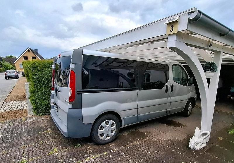 Gebraucht Renault Trafic 115 PS (84 kW) 2013 Silber Van / Kleinbus