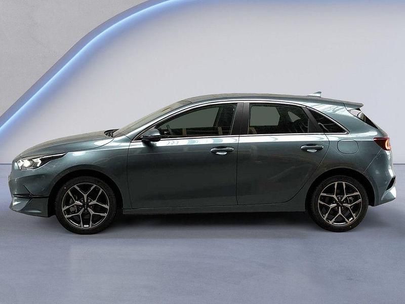 Neu Kia Ceed 101 PS (74 kW) 2025 Pentametal Kleinwagen