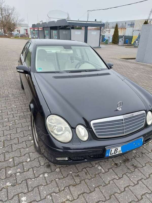 Gebraucht 2005 Mercedes E200 Classic Limousine | 1.750 € - Bild 1/4