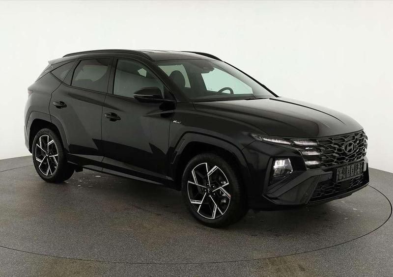 Abyss black metallic Neu 2025 Hyundai Tucson N Line SUV | 34.045 € (Guter Preis) - Bild 1/4