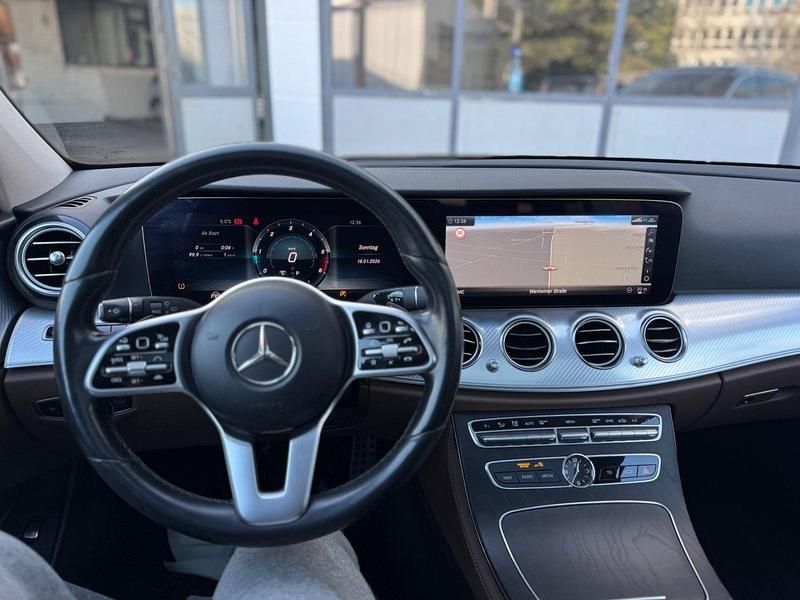 Gebraucht Mercedes E220 Avantgarde 194 PS (142 kW) 2019 Grau Kombi