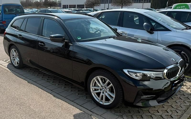 Gebraucht BMW 330e Advantage 292 PS (214 kW) 2021 Schwarz Kombi