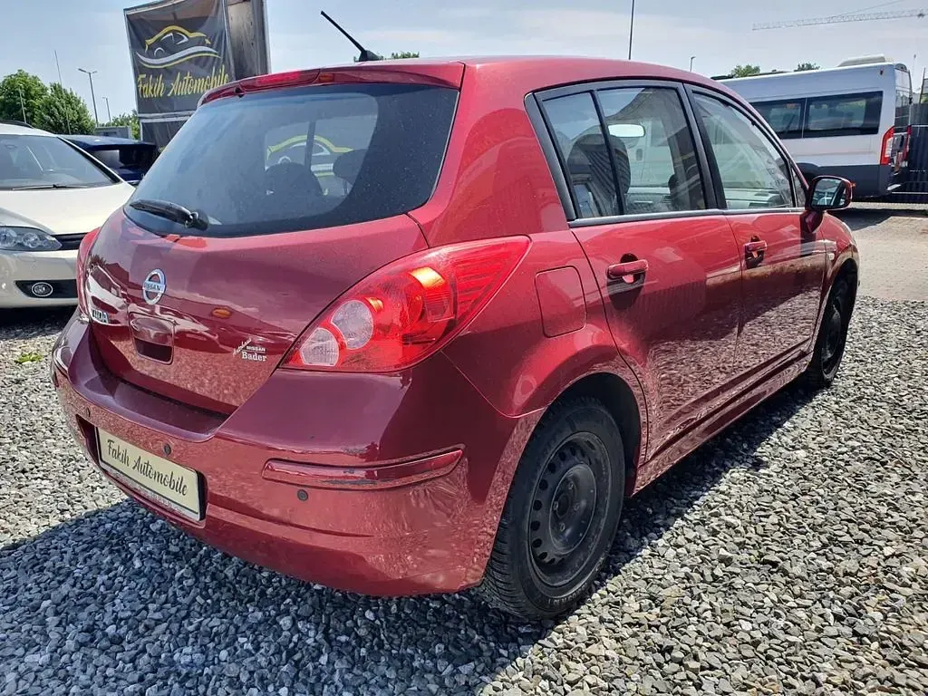 Gebraucht Nissan Tiida Visia 110 PS (80 kW) 2010 Rot Limousine
