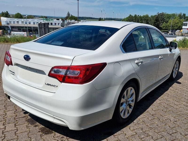 Weiß Gebraucht 2016 Subaru Legacy Limousine | 6.999 € - Bild 1/4