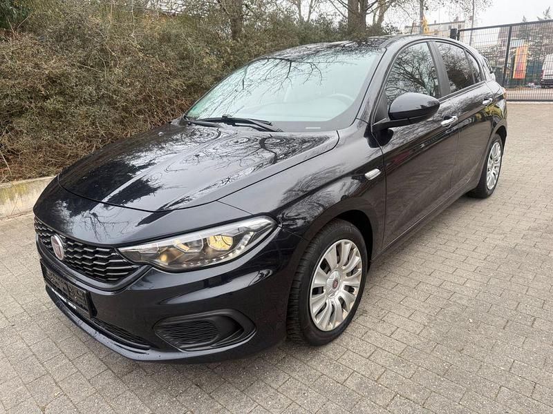 Schwarz Gebraucht 2018 Fiat Tipo Easy Limousine | 8.990 € (Fairer Preis) - Bild 1/4