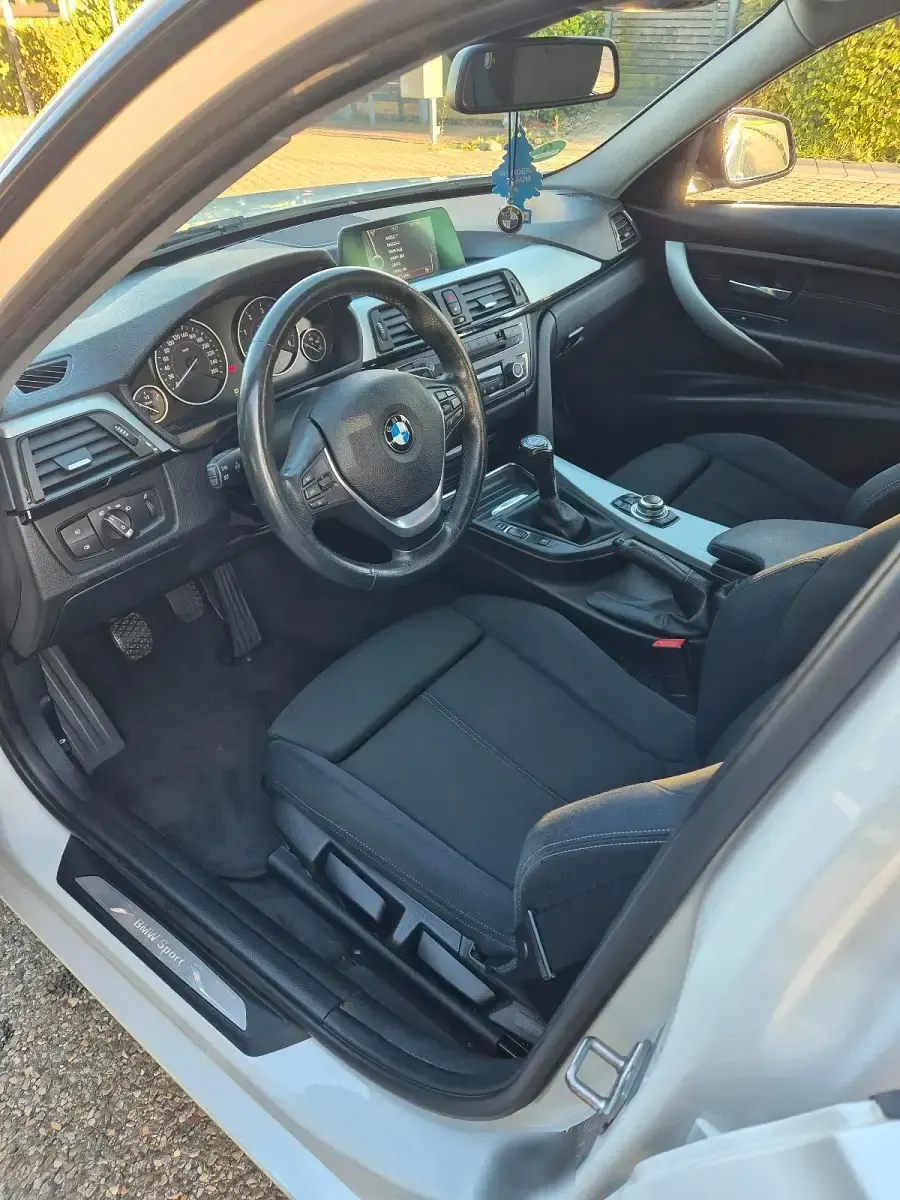 Gebraucht BMW 318 143 PS (105 kW) 2014 Weiß Limousine